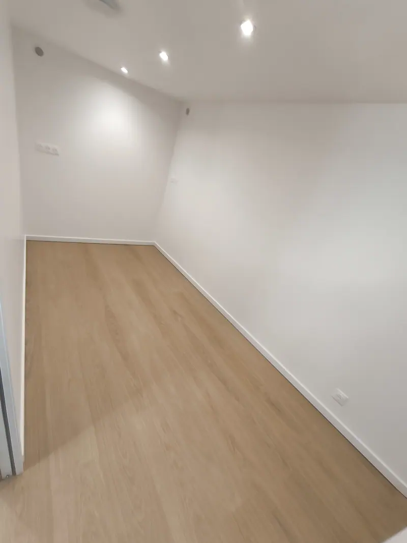 Parquet et murs blancs (Agrandissement sous terrasse, Villiers-Adam)