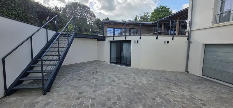 Côté cour, après travaux (Agrandissement sous terrasse, Villiers-Adam)