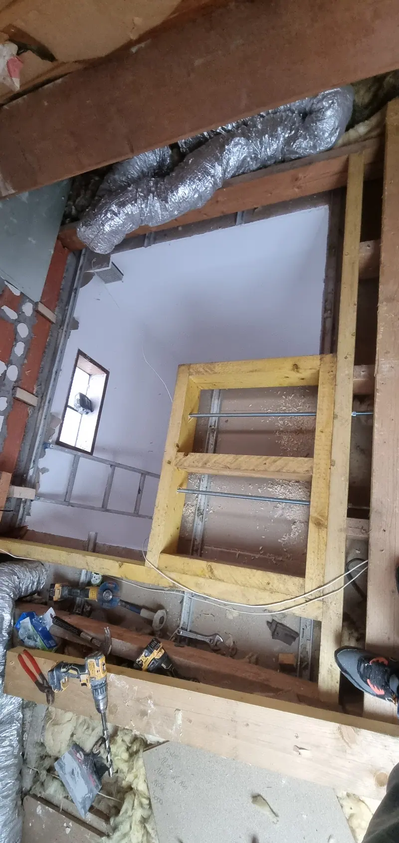 La trémie ouverte dans le plancher (Aménagement de combles, Herblay)