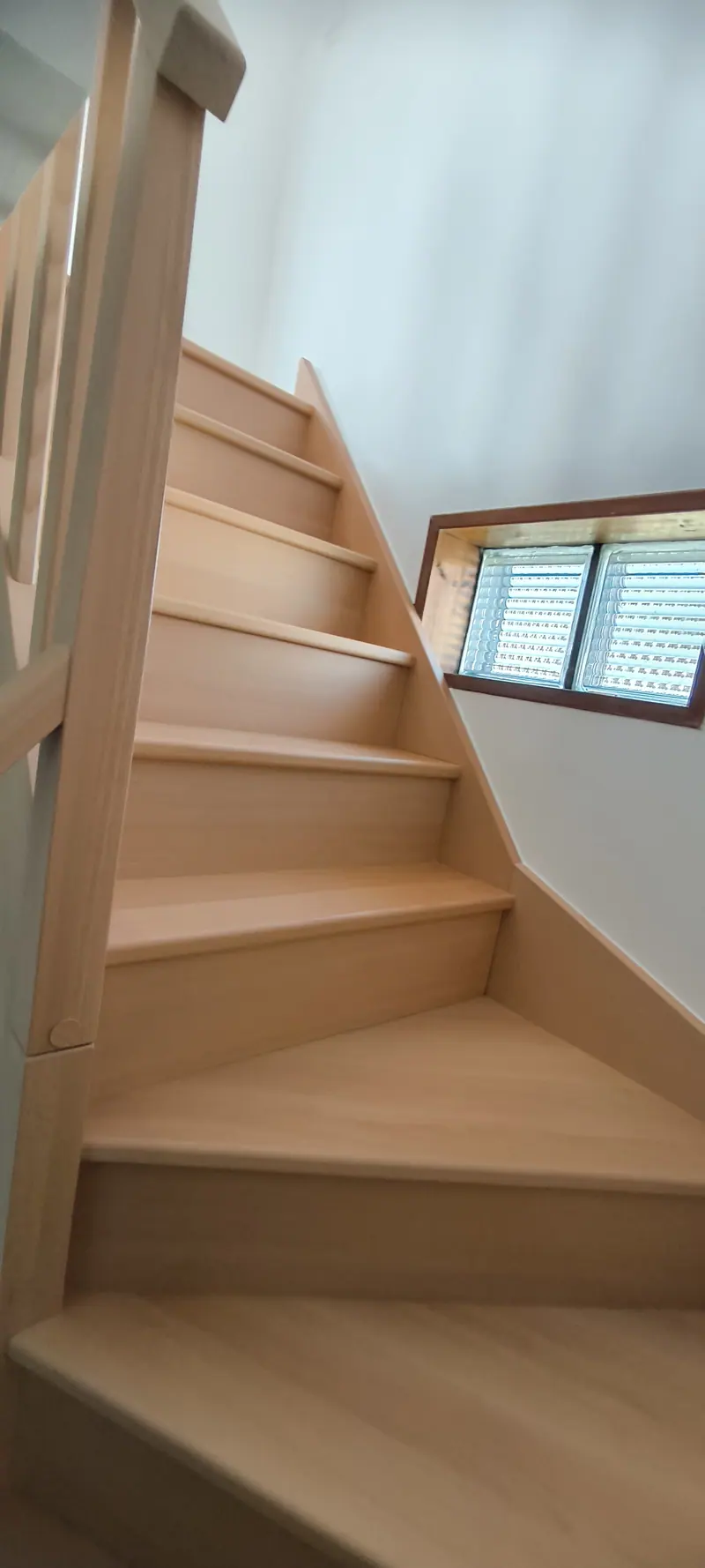 L’escalier vu d’en bas (Aménagement de combles, Herblay)