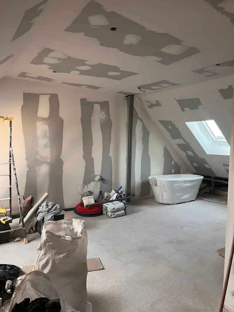 La future suite, baignoire en place (Aménagement de combles, Sartrouville)