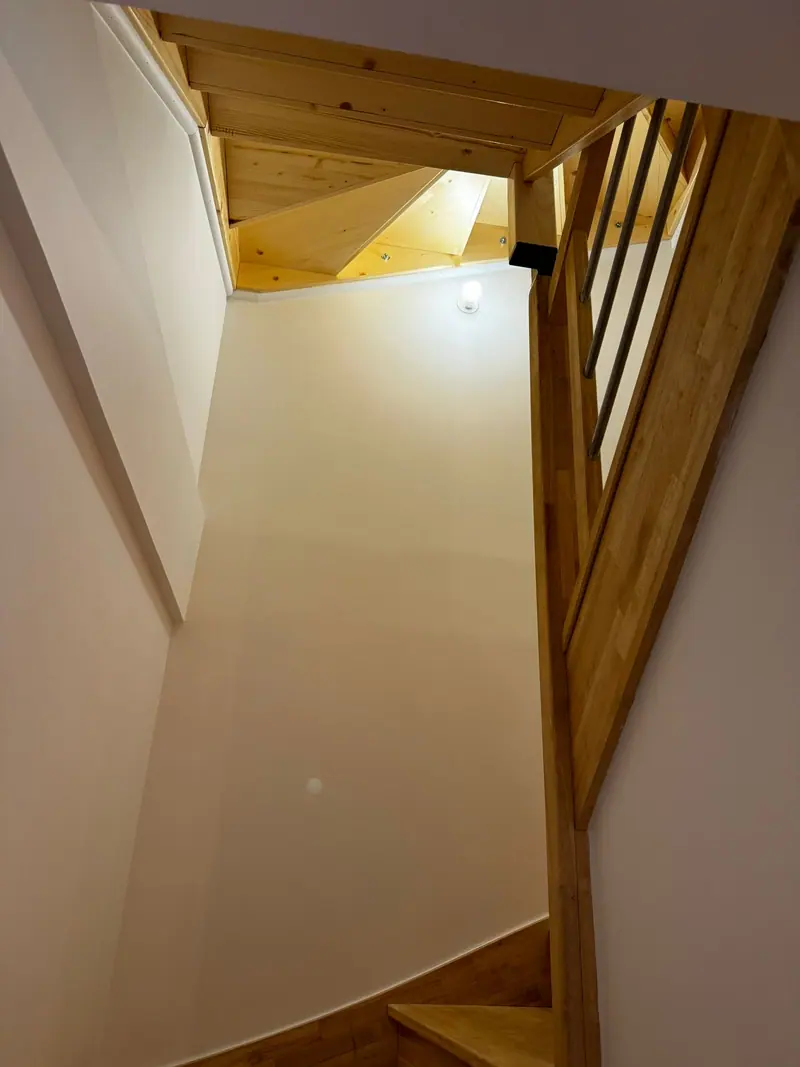 L’arrivée de l’escalier (Aménagement de combles, Sartrouville)