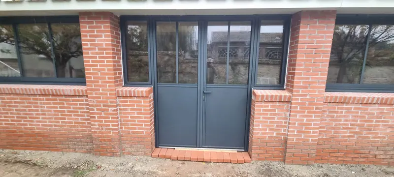 La porte vitrée (Construction d’un atelier, Fontainebleau)