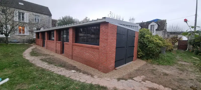 L’atelier dans le jardin (Construction d’un atelier, Fontainebleau)