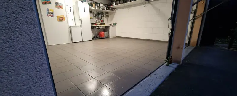 Le garage carrelé (Carrelage d’un garage, Margency)