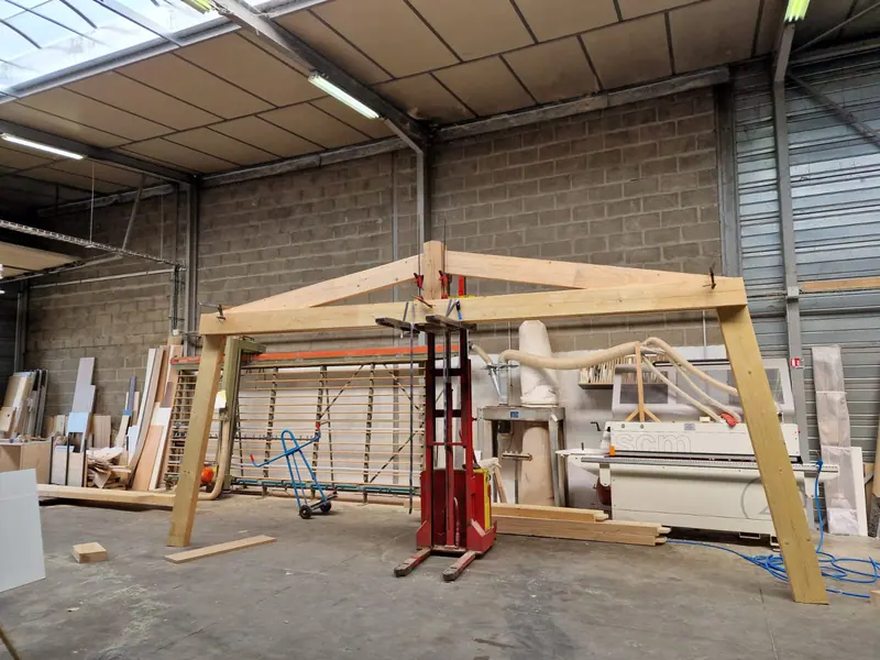 La ferme vue de face, en atelier (Charpente en bois, Suresnes)