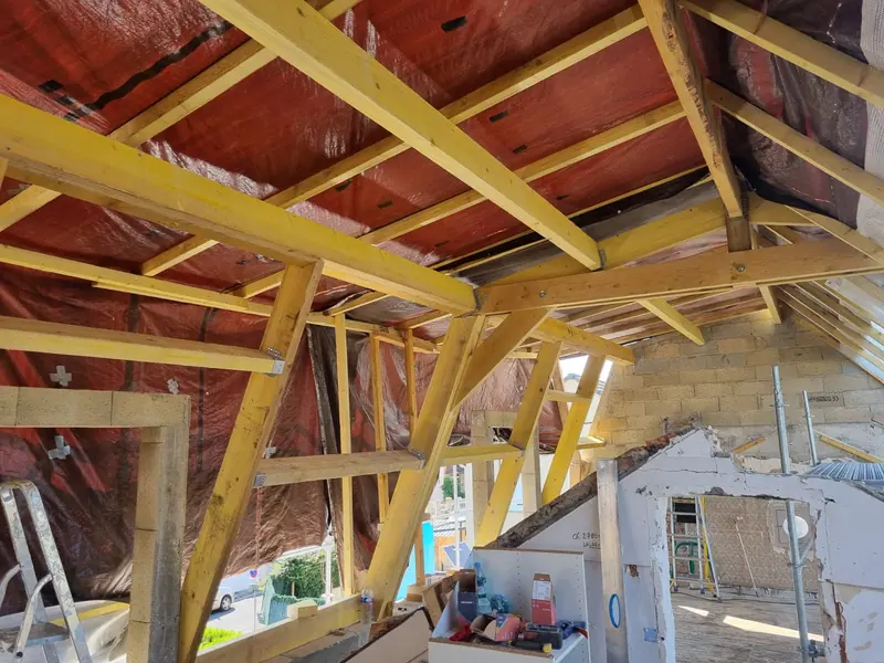 La nouvelle charpente en bois (Extension et aménagement intérieur, Eaubonne)