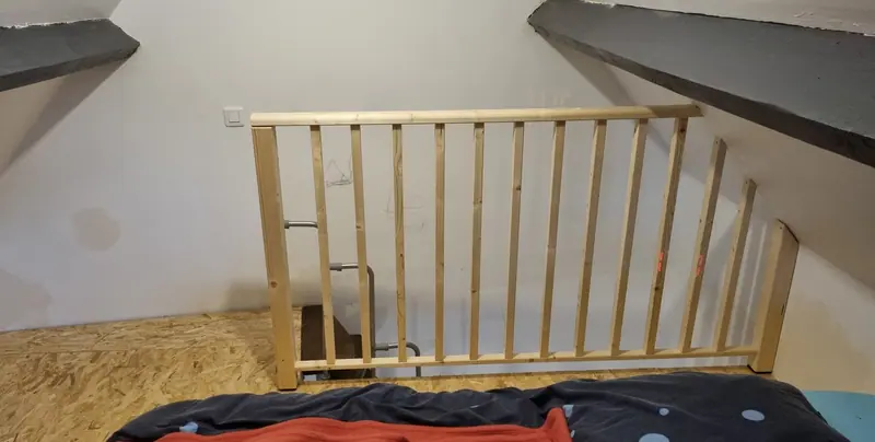 Le garde-corps de la mezzanine (Mezzanine et escalier, L’Isle-Adam)