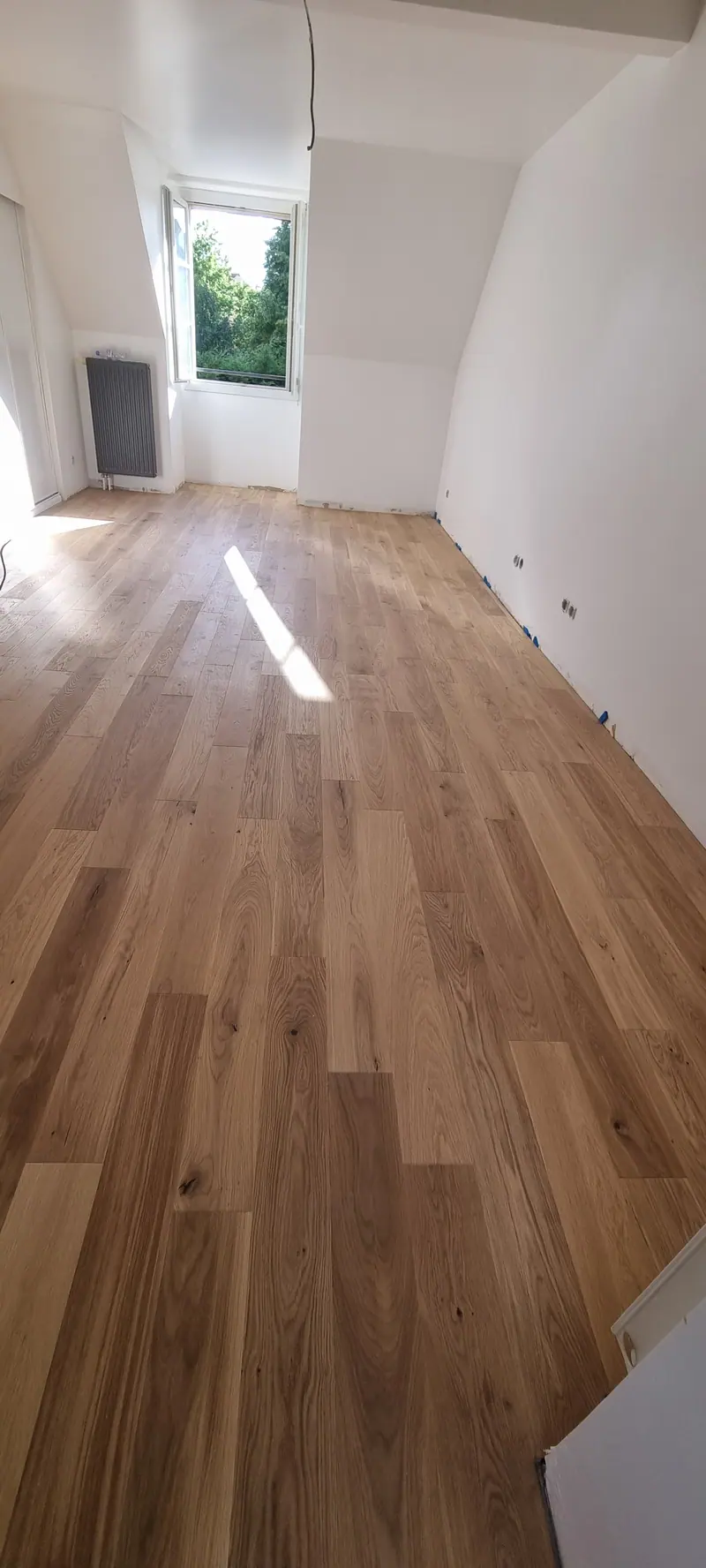 Parquet et lumière naturelle (Pose de parquet à l’étage, Margency)