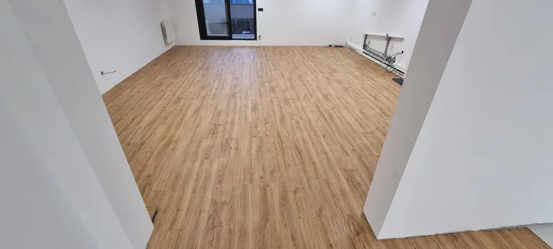Un bureau (Plateau de bureaux)