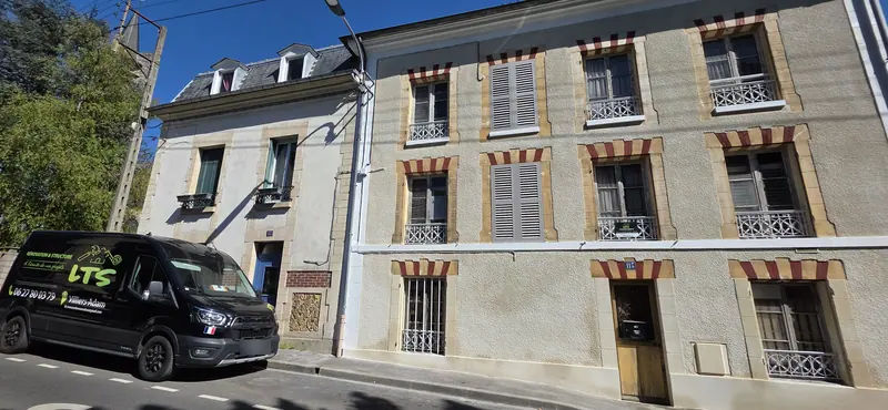 Fin de chantier devant la façade (Ravalement de façades, Parmain)