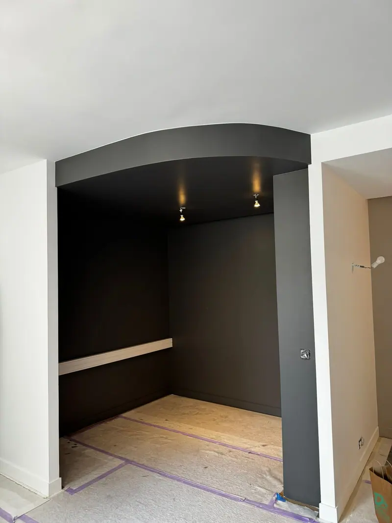 L’alcôve en cours de finition (Rénovation d’un appartement, Paris 20ᵉ)