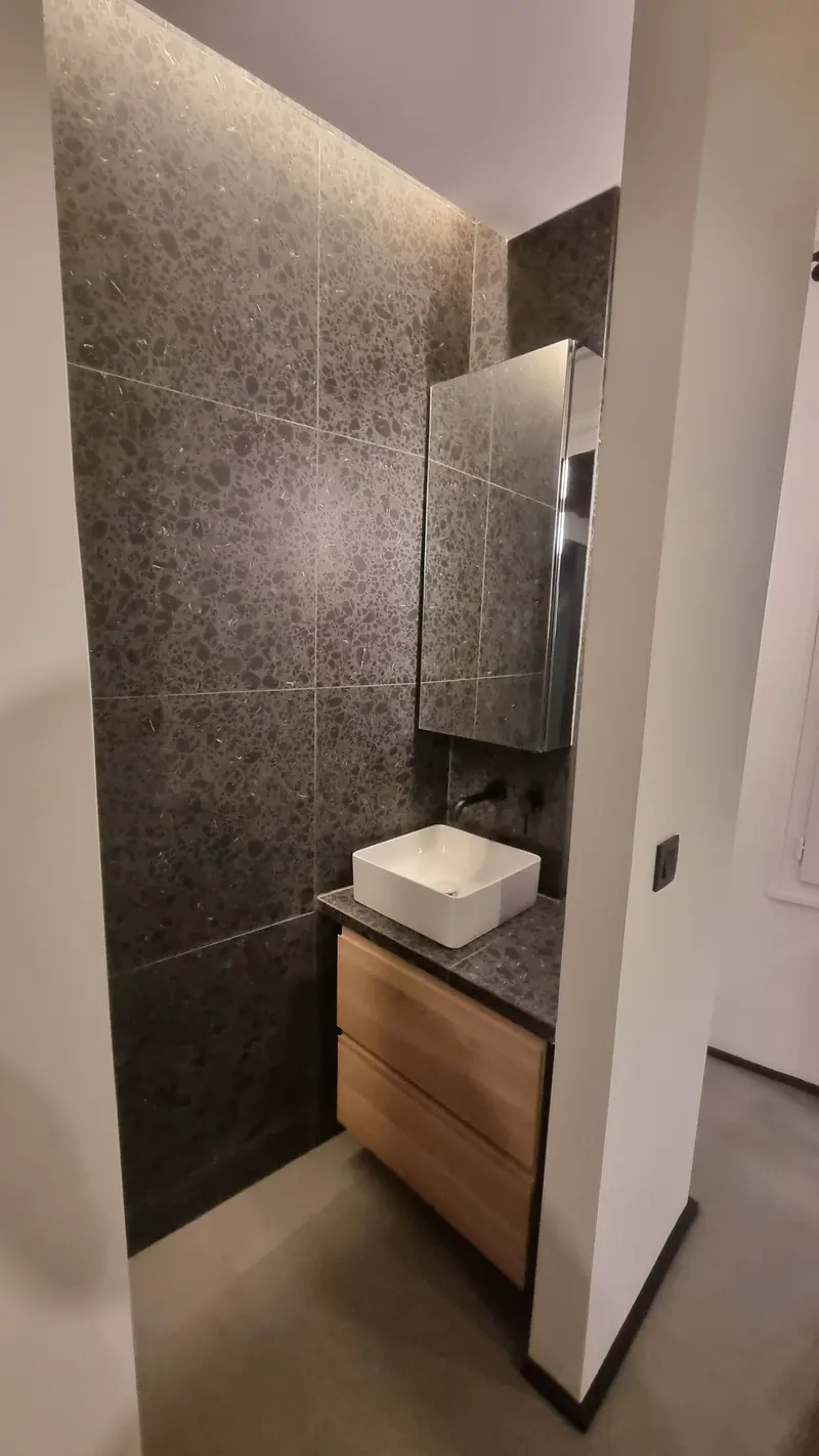 La salle d’eau (Rénovation complète d’un appartement, Paris, rue Saint-Denis)