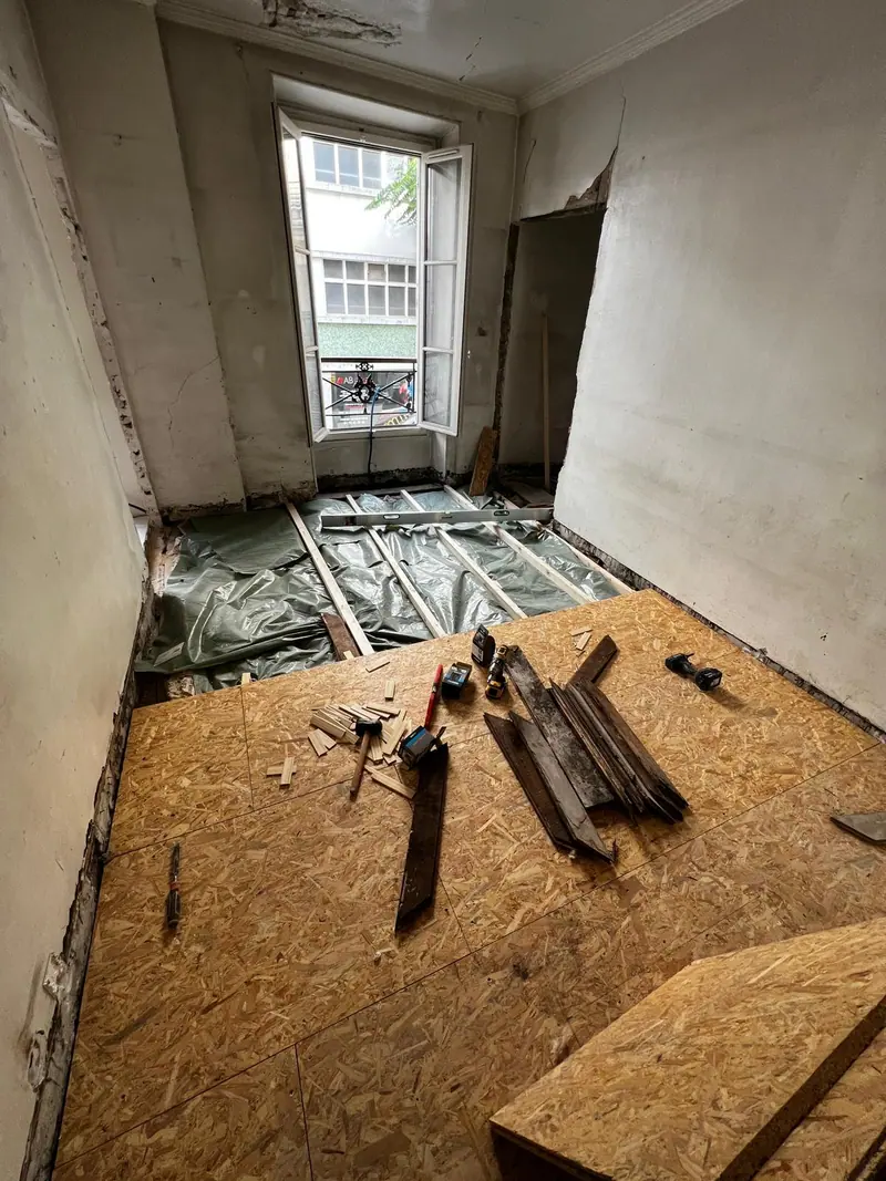 Le plancher en panneaux (Rénovation complète d’un appartement, Paris)