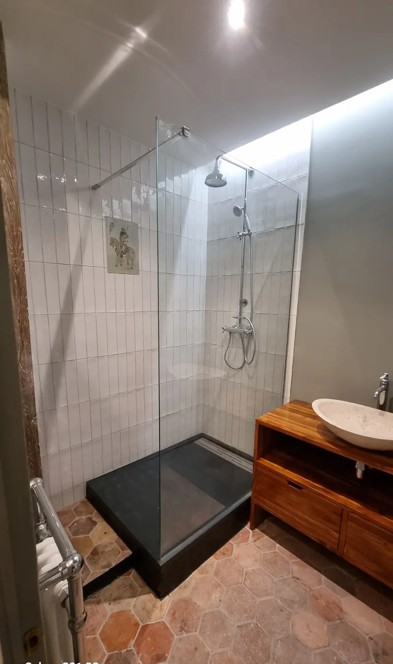 La douche de la salle d’eau (Rénovation complète d’un appartement, Paris)