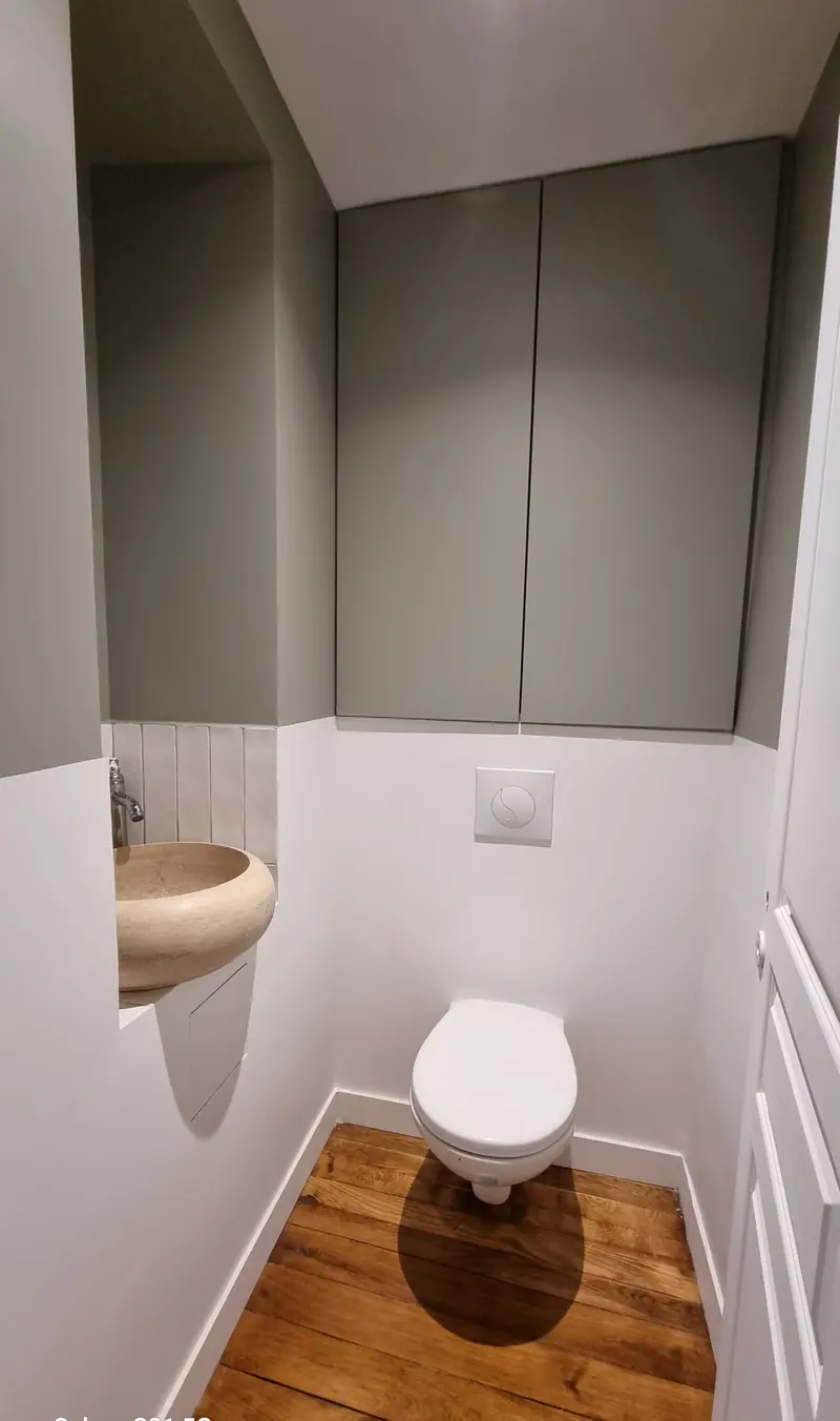 Le WC et son lave-mains (Rénovation complète d’un appartement, Paris)