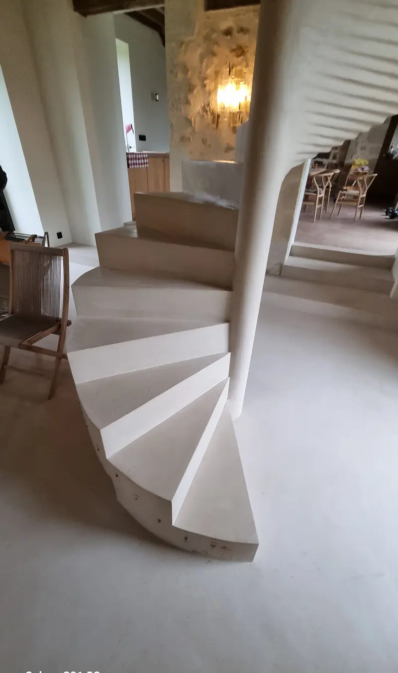 L’escalier hélicoïdal (Rénovation d’une maison en pierre, Perche)