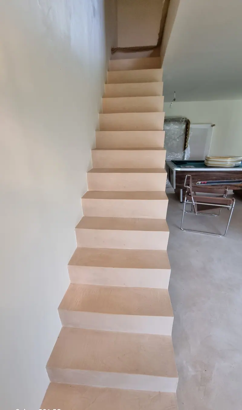 L’escalier droit (Rénovation d’une maison en pierre, Perche)