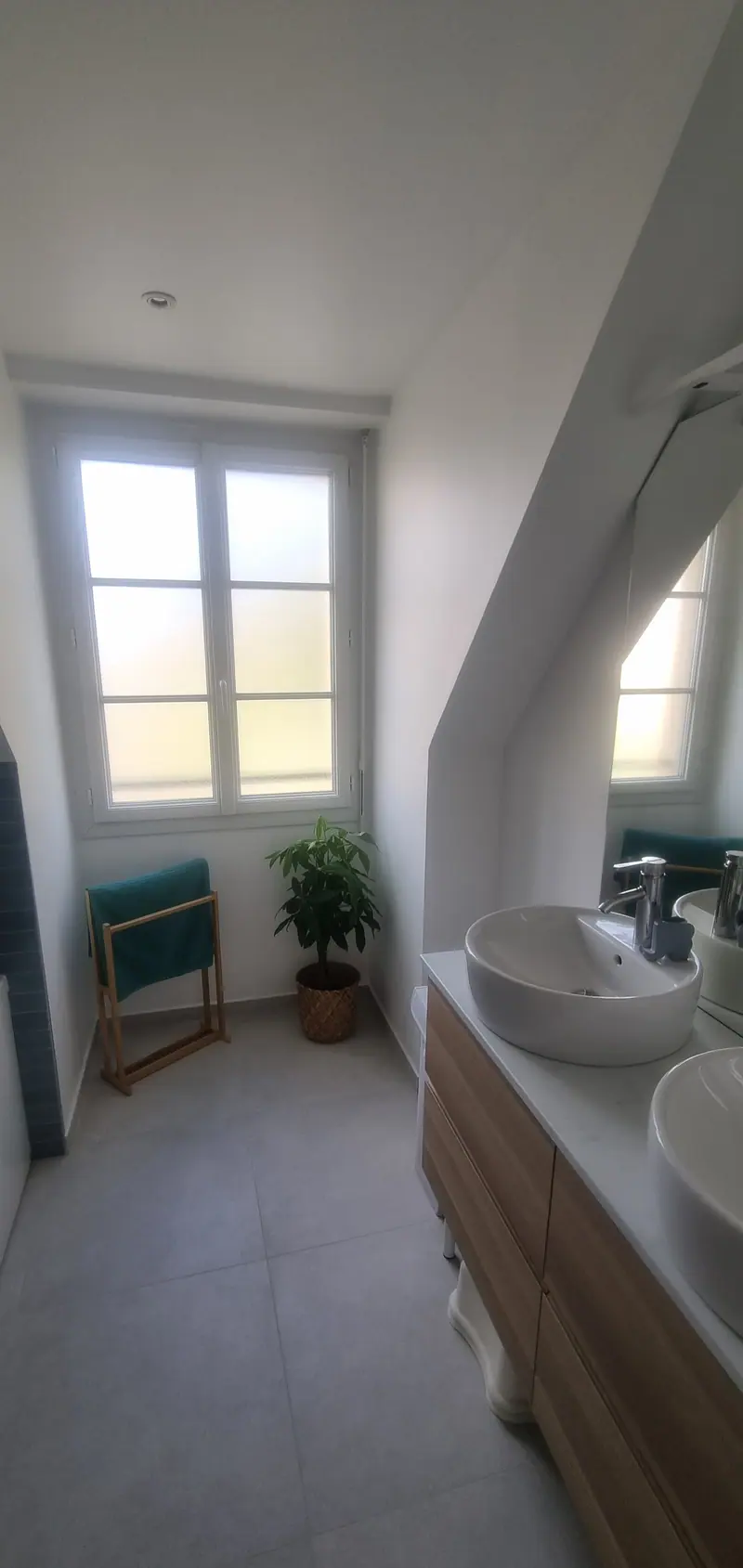 La salle de bain, vue d’ensemble (Salle de bain avec spa, Margency)