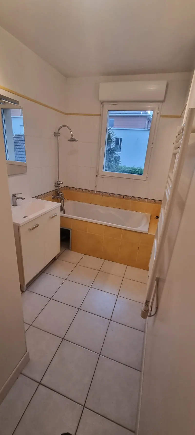 La salle de bain avant travaux (Rénovation d’une salle de bain, Taverny)