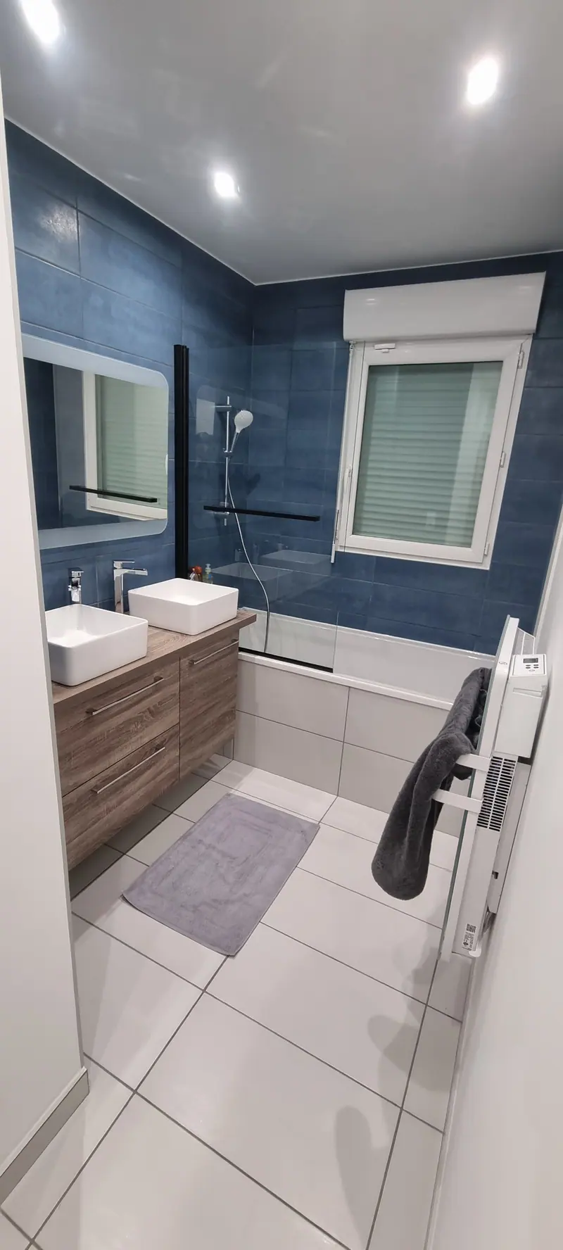 Meuble double vasque et miroir (Rénovation d’une salle de bain, Taverny)