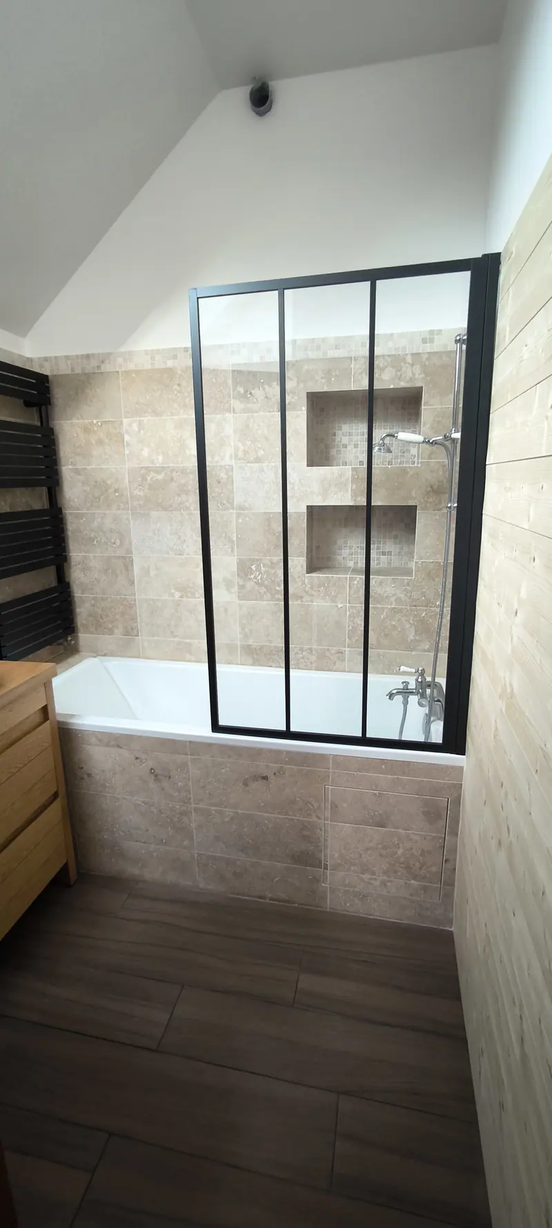 Pare-bain façon verrière et niches (Salle de bain, Villiers-Adam)
