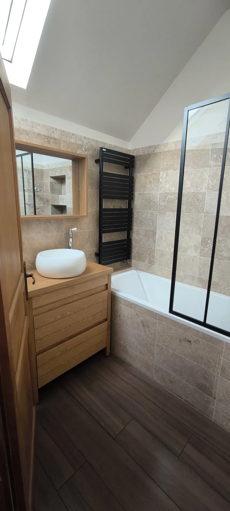 Meuble vasque et sèche-serviettes (Salle de bain, Villiers-Adam)