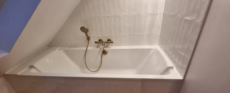 La baignoire sous la fenêtre de toit (Suite parentale, Villiers-Adam)